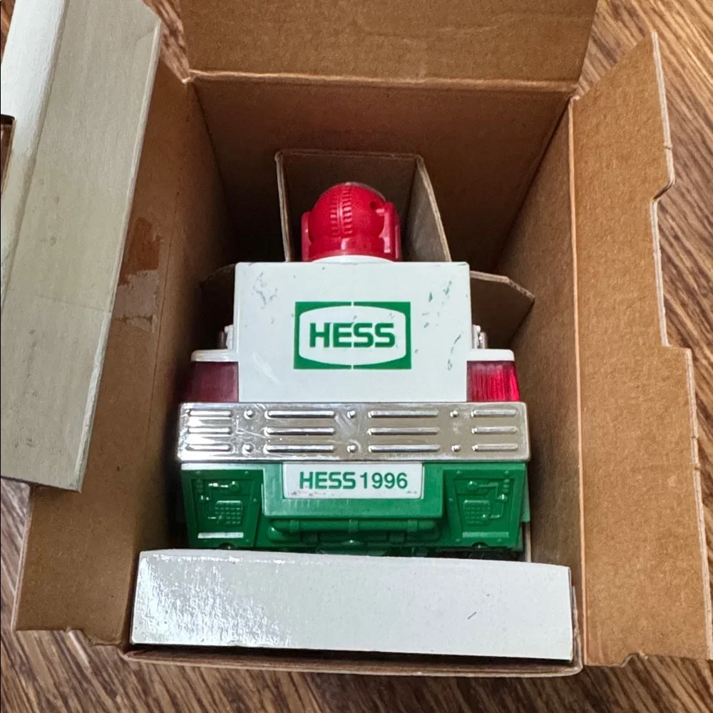 Vintage Hess 1996 Emergency Truck collectible toy new in box